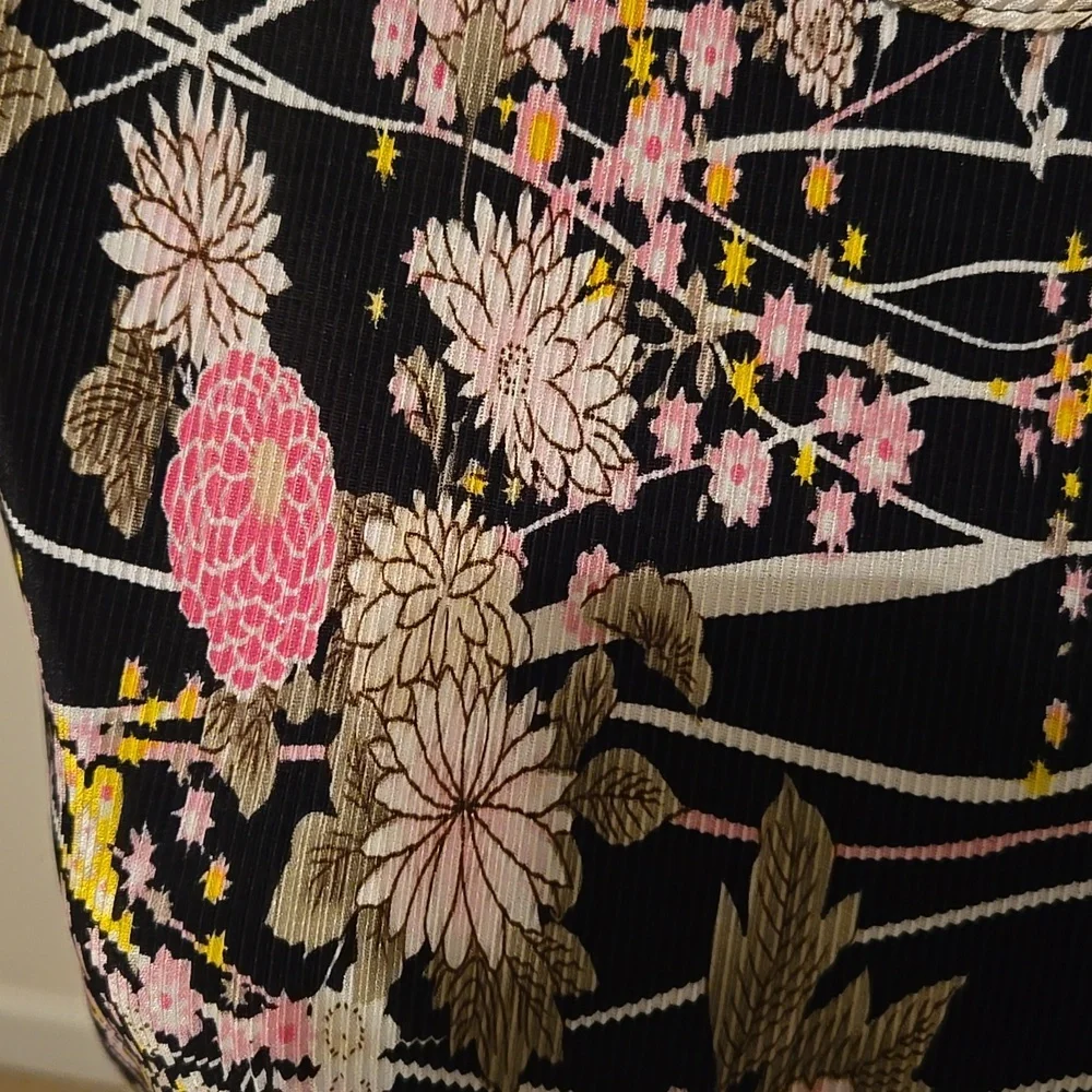 Beautiful sleeveless Shell - Picture 2 of 7